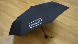 Helsinki-sateenvarjo, musta